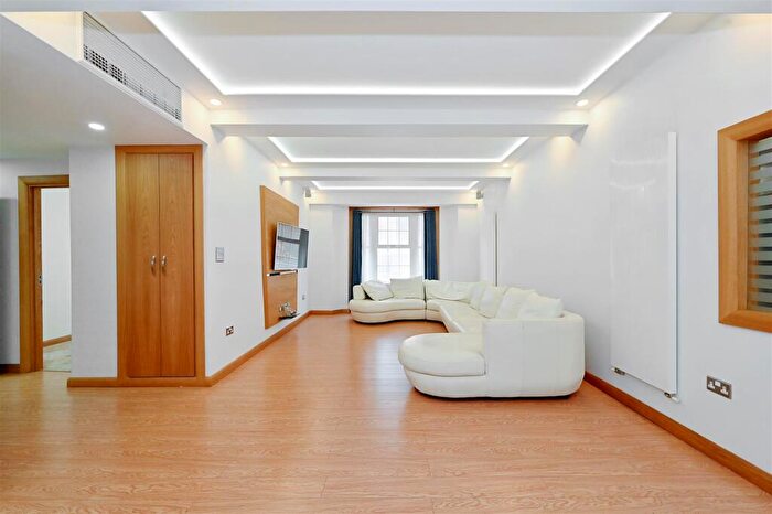 3 Bedroom Flat For Sale In Berkeley Court, Glentworth Street, Marylebone, NW1
