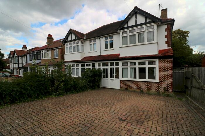 4 Bedroom Semi-Detached House To Rent In Sutton Common Road, Sutton, SM1