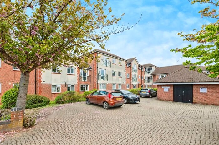 1 Bedroom Flat To Rent In Foxfield, Botley Road, Park Gate, SO31