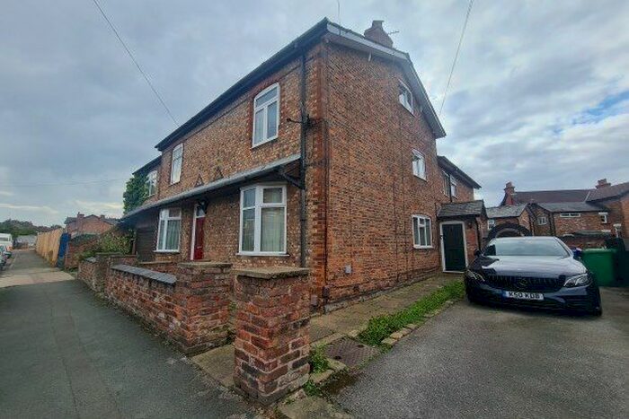 4 Bedroom Semi-Detached House To Rent In Kingsley Road, Manchester, M22