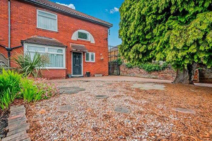 3 Bedroom Semi-Detached House For Sale In Upper Wortley Road, Wortley, Leeds, LS12