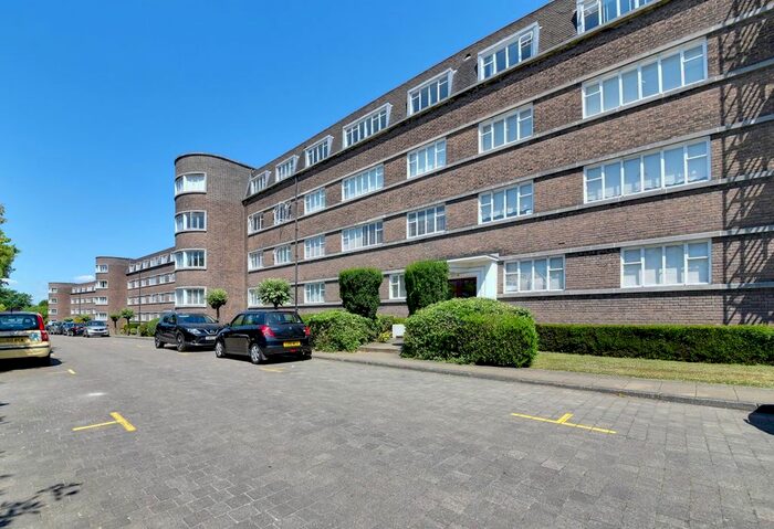 2 Bedroom Flat To Rent In Lyttelton Road, London, N2