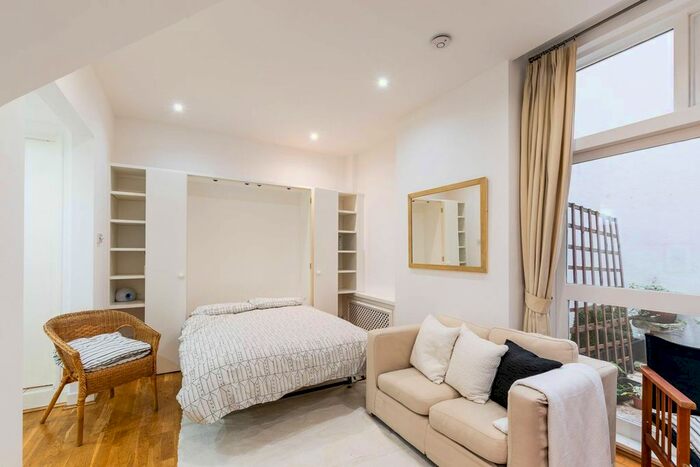 Studio To Rent In Queens Gate, South Kensington, London, SW7