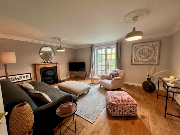 2 Bedroom Flat To Rent In Cammo Road, Edinburgh, EH4