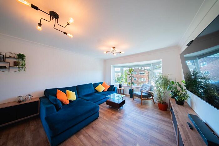 2 Bedroom Flat For Sale In Whitehall Road, Avondale Lodge Whitehall Road, M33