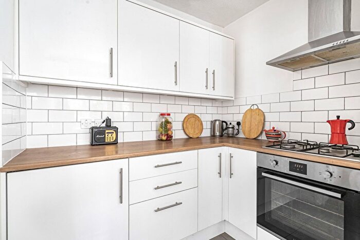 1 Bedroom Flat To Rent In St. Julians Farm Road, London, SE27