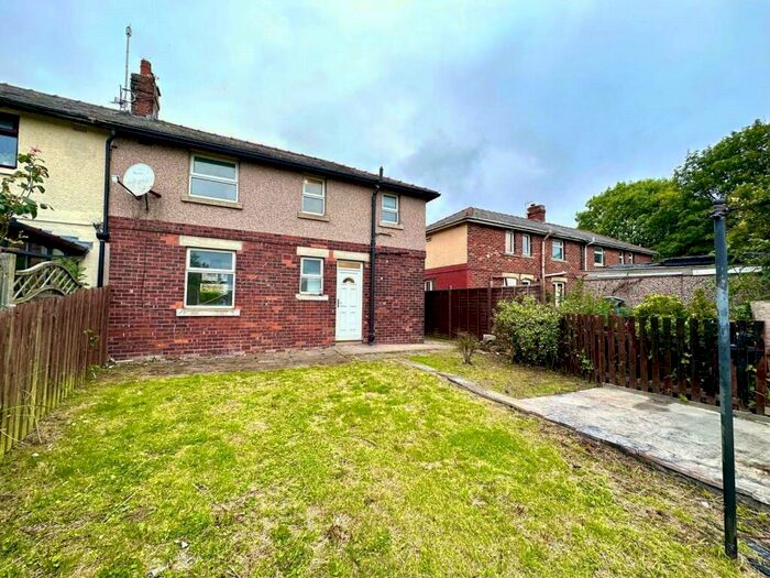 3 Bedroom Semi-Detached House To Rent In School Green Avenue, Thornton, Bradford, BD13
