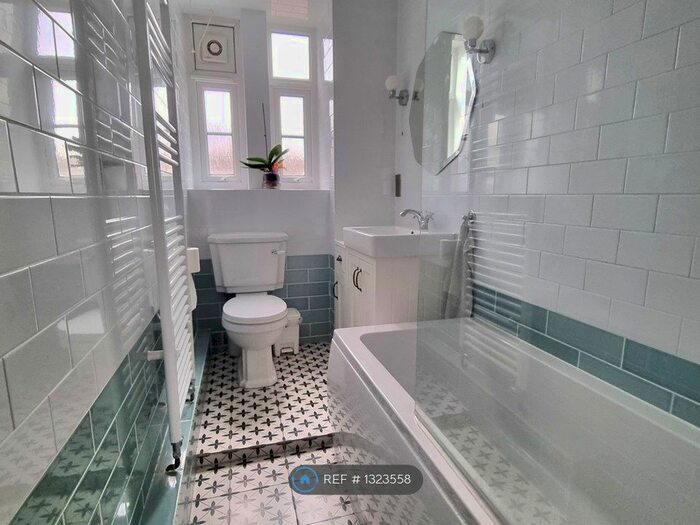 2 Bedroom Flat To Rent In Stockwell Gardens, London SW9