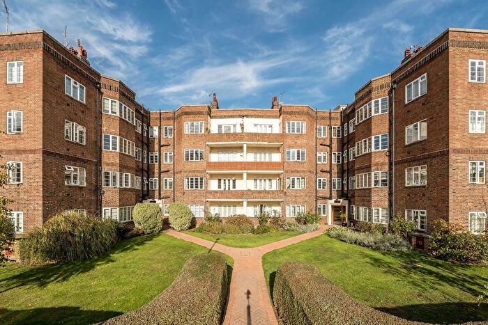 2 Bedroom Flat For Sale In Chiswick Village, Chiswick, W4