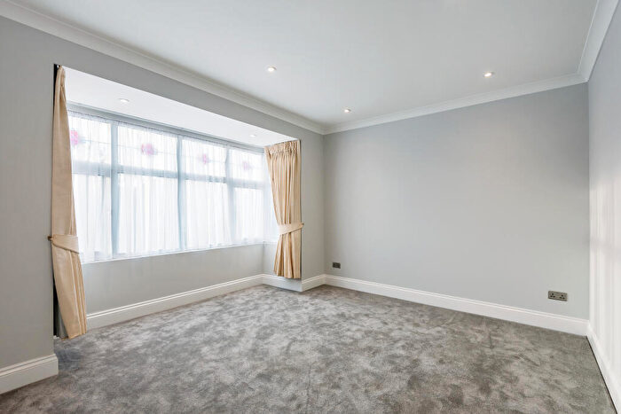 5 Bedroom House To Rent In North Chingford, E4