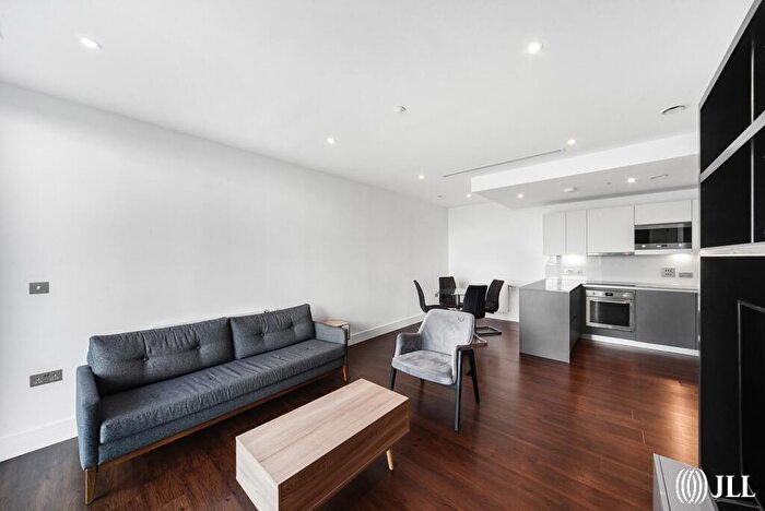 1 Bedroom Apartment To Rent In Maine Tower, Harbour Way, E14