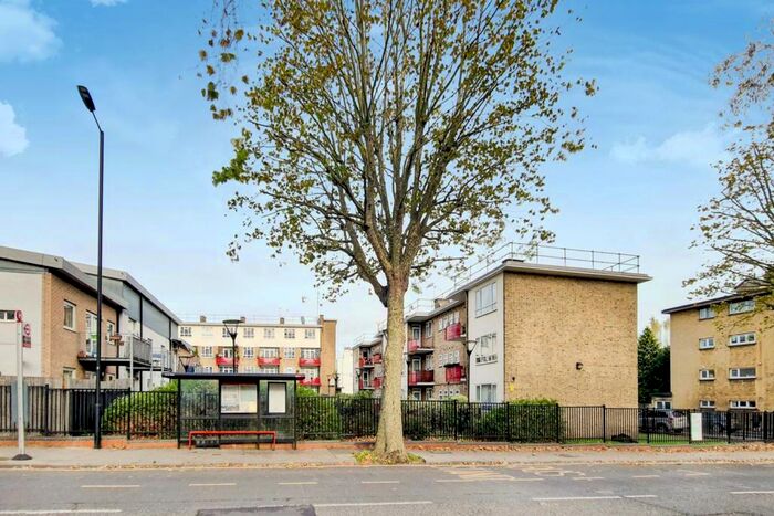 2 Bedroom Flat To Rent In Keats Estate, Stoke Newington, London, N16