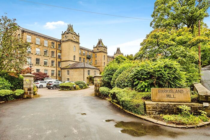 2 Bedroom Apartment For Sale In Beestony Lane, Barkisland, Halifax, HX4