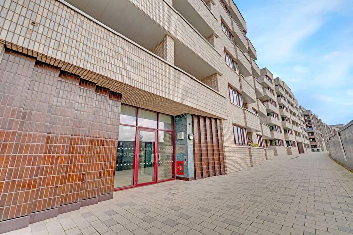 1 Bedroom Flat For Sale In Dawson Apartments, Kings Hill, Barking, IG11