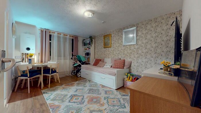 1 Bedroom Flat To Rent In Plumtree Close, RM10