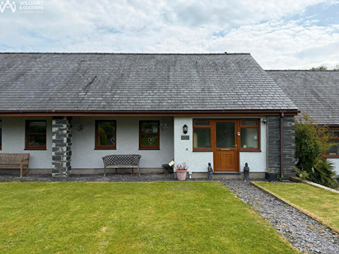 2 Bedroom Bungalow For Sale In Eurach Park, Llanddaniel, Anglesey, LL60
