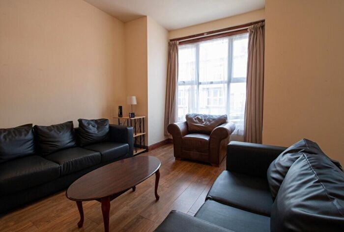 6 Bedroom House To Rent In Chestnut Avenue, Leeds, LS6