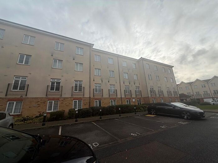 2 Bedroom Flat For Sale In Blackthorn Road, Ilford, IG1