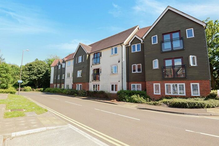 2 Bedroom Flat To Rent In Fairbank Road, Southwater, Horsham, RH13