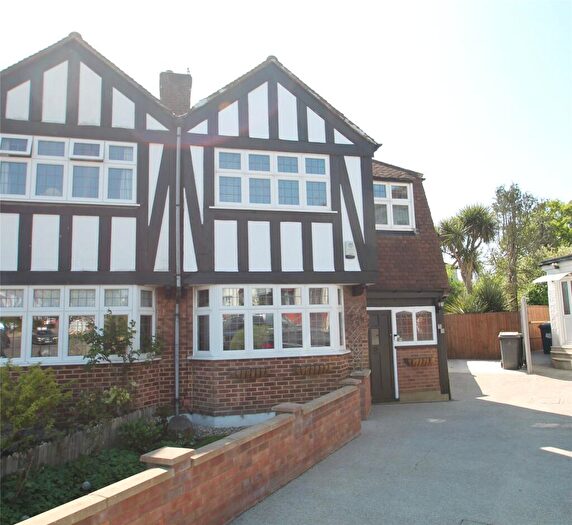 3 Bedroom Semi Detached House To Rent In Ivere Drive, New Barnet, Barnet, EN5