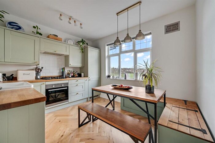 3 Bedroom Apartment For Sale In Anson Road, Willesden Green, London, NW2