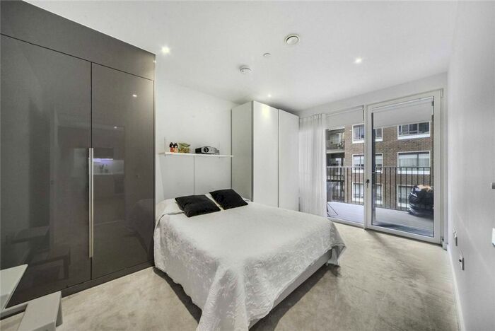 1 Bedroom Flat To Rent In Sayer Street, Elephant And Castle, London, SE17