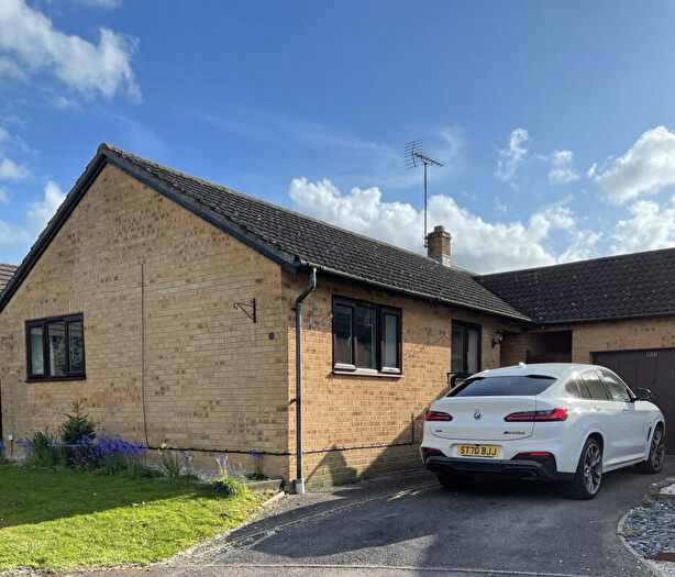 3 Bedroom Detached Bungalow To Rent In The Vines Wokingham, RG41