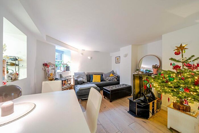 2 Bedroom Property To Rent In Fairhazel Gardens, London, NW6