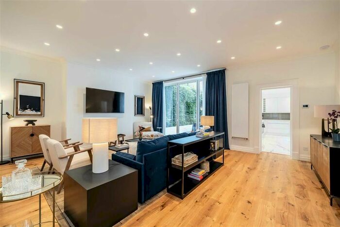 2 Bedroom Flat To Rent In Redcliffe Square, London, SW10