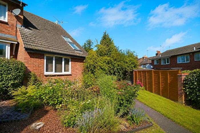 1 Bedroom Semi-Detached House For Sale In Old School Walk, Slip End, LU1