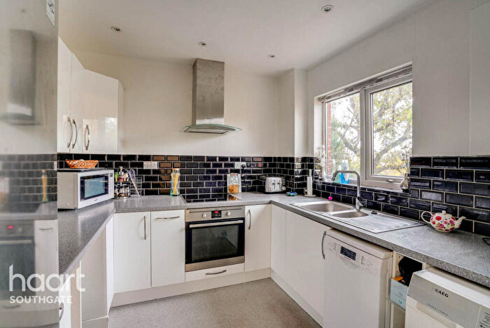 2 Bedroom Flat For Sale In Badgers Close, Enfield, EN2