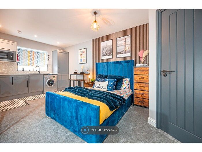 Studio To Rent In Old Town, Swindon, SN1