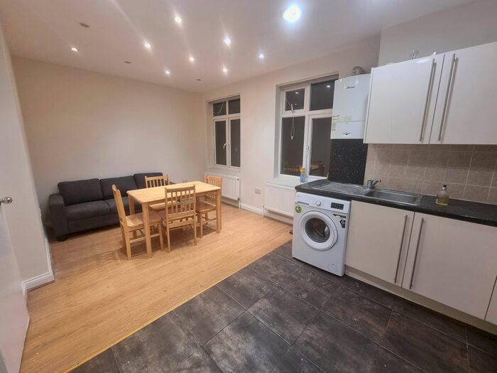 4 Bedroom Flat To Rent In Bromley Road, Catford, London, SE6