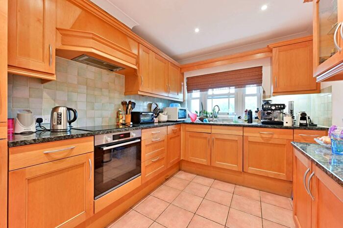 3 Bedroom Flat To Rent In Wyatt Drive, Castelnau, London, SW13