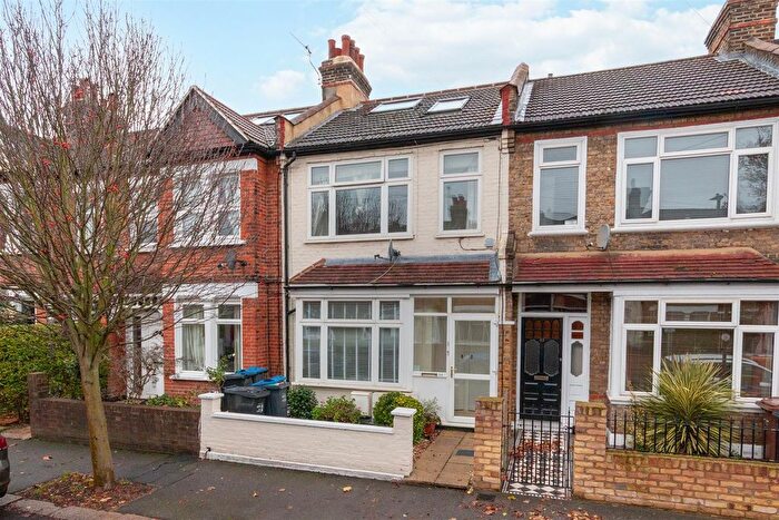 2 Bedroom Flat For Sale In Clifton Park Avenue, Raynes Park, SW20