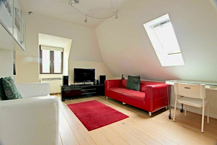 2 Bedroom Apartment To Rent In Longfield Road, Tring, HP23