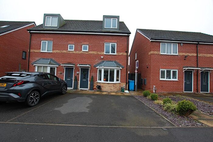 3 Bedroom Semi Detached House For Sale In Whitebank Road, Oldham, Greater Manchester, OL8