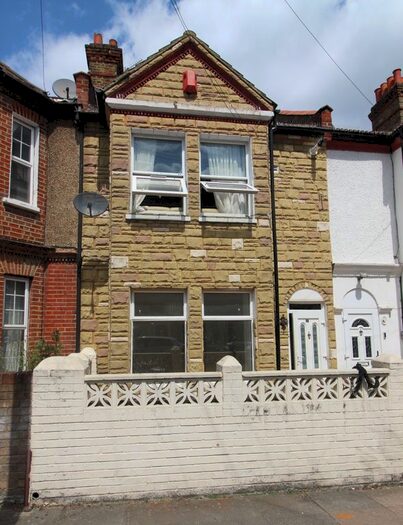 2 Bedroom Flat To Rent In Rookstone Road, London, SW17