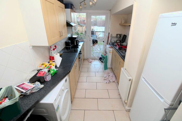 5 Bedroom Terraced House To Rent In Queen Street, Pontypridd, CF37