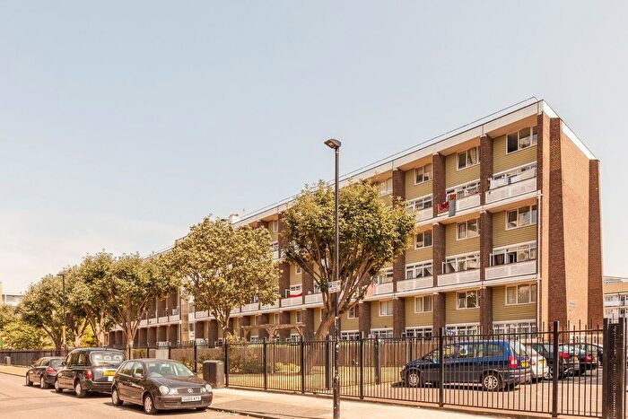 2 Bedroom Flat For Sale In Lysander House, Temple Street, Bethnal Green, London, E2