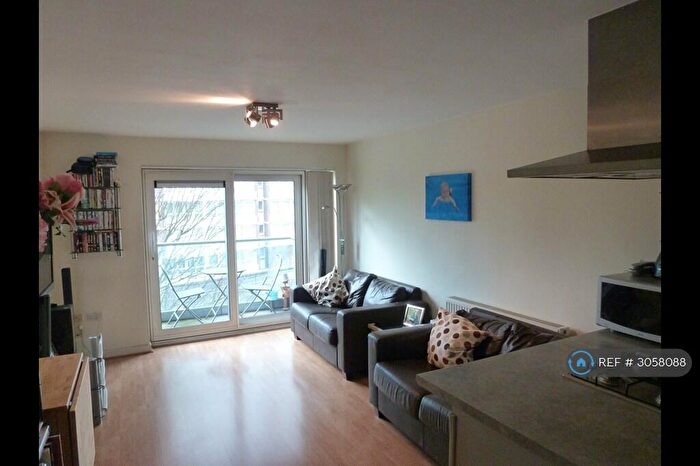 2 Bedroom Flat To Rent In Commercial Road, London, E14