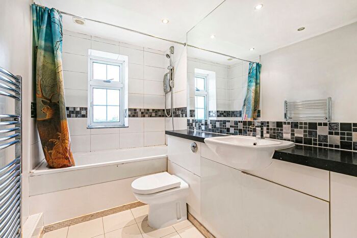 2 Bedroom Flat For Sale In Leigham Court Road, London, SW16