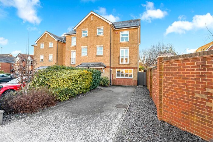 4 Bedroom End Terrace House For Sale In Merlin Way, Leavesden, Watford, Hertfordshire, WD25