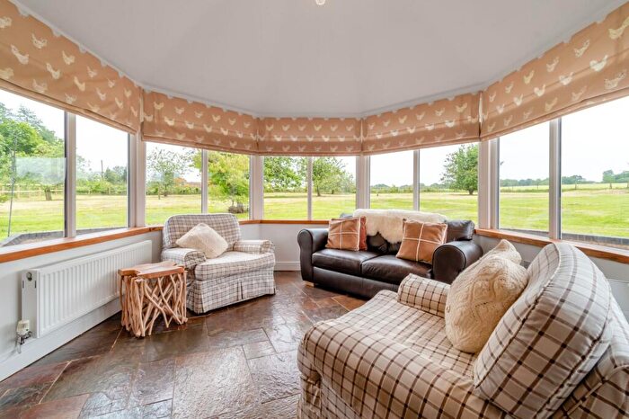 5 Bedroom Detached House For Sale In Tenbury Road, Clows Top, DY14