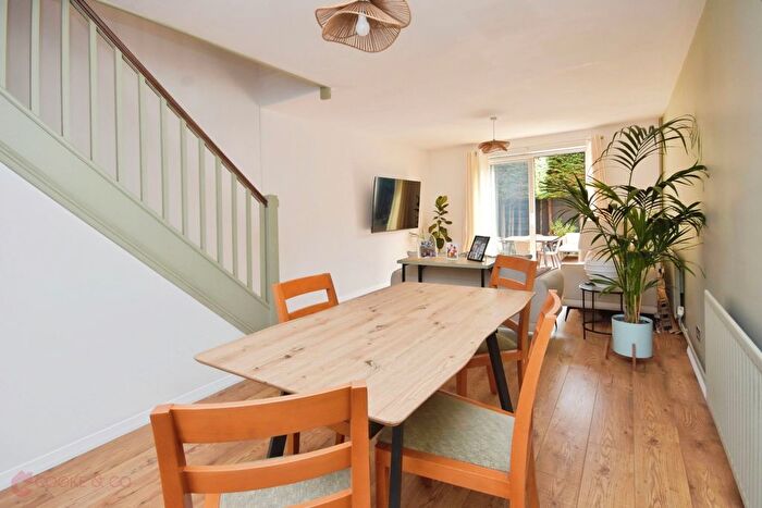 2 Bedroom End Of Terrace House For Sale In Church Road, Ramsgate, Kent, CT11