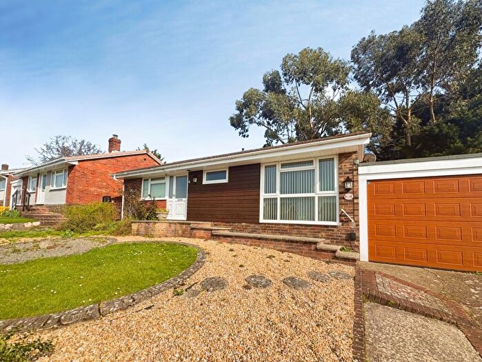 2 Bedroom Bungalow For Sale In Sylvan Avenue, East Cowes, Isle Of Wight, PO32