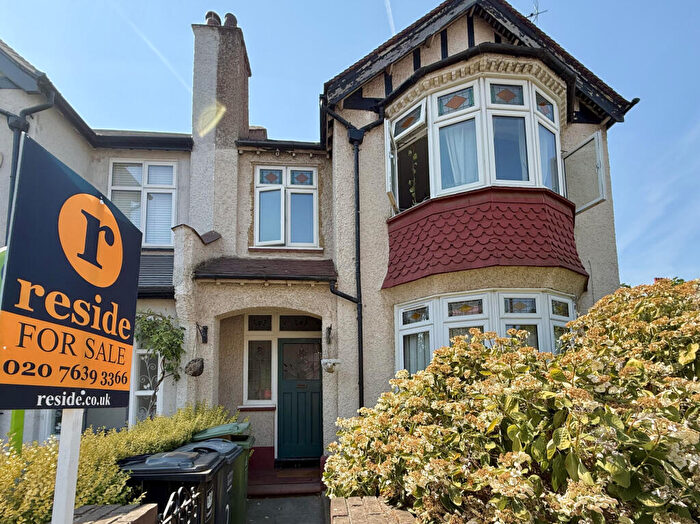 3 Bedroom Maisonette For Sale In Troutbeck Road, New Cross, SE14