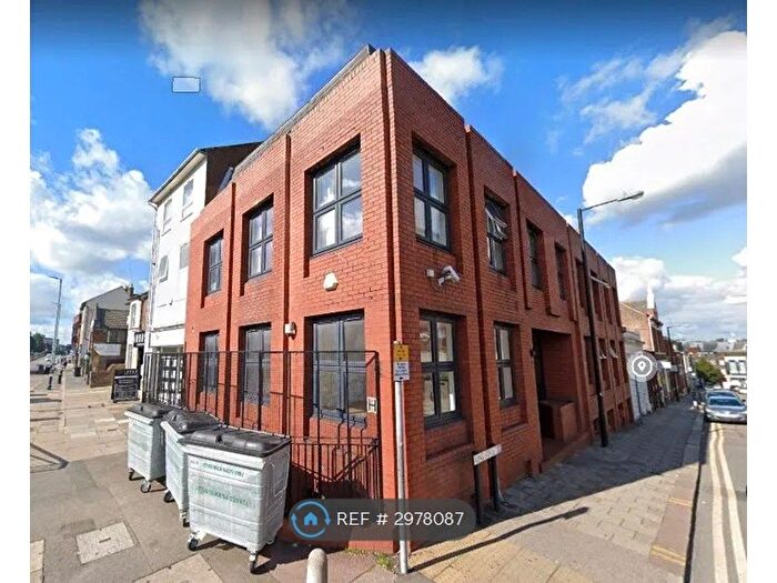 Studio To Rent In King Street, Luton, LU1