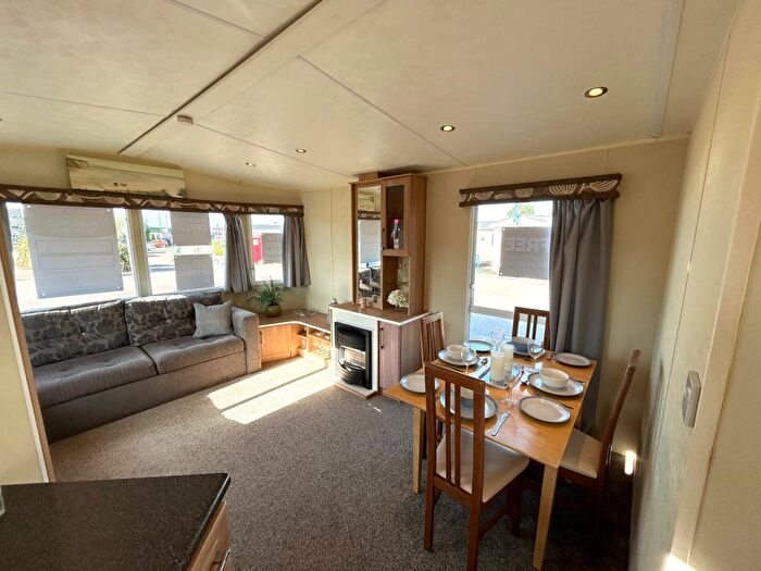 3 Bedroom Mobile/park Home For Sale In Hythe Road, Dymchurch, Romney Marsh, TN29