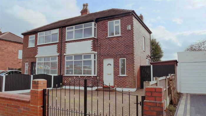 3 Bedroom Semi-Detached House To Rent In Longford Road West, Reddish, Stockport, SK5